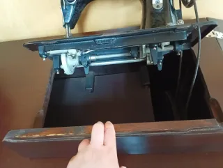 Máquina de coser Sigma con mueble