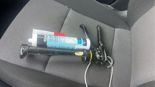 Pistola silicona y tubo sellador