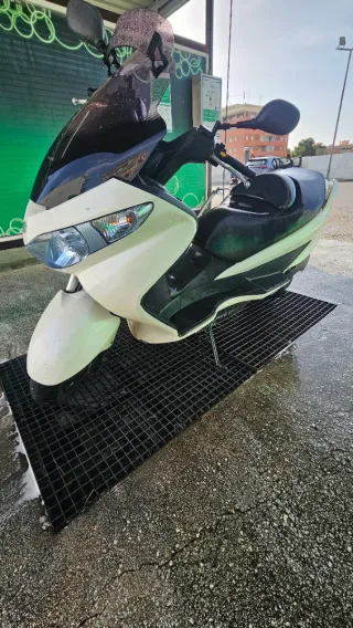 Suzuki Burgman 125 Executive Beige