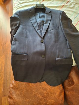 Americana de traje azul con rayas