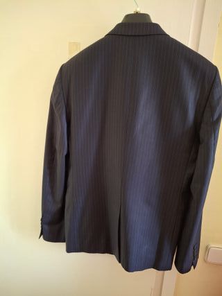 Americana de traje azul con rayas