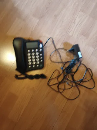 Teléfono fijo negro con cargador