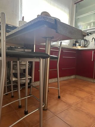 Muebles de cocina granate y blanco en buen estado