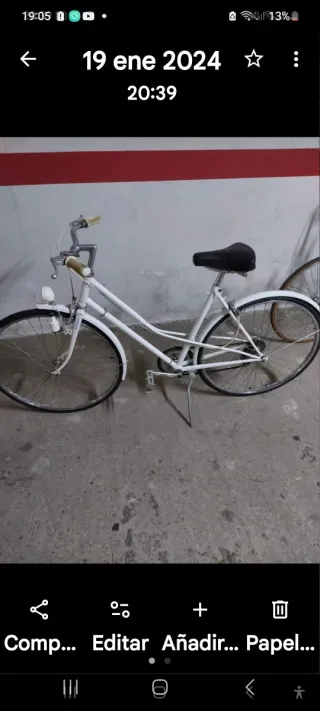 Bici de paseo blanca y azul