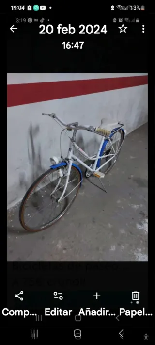 Bici de paseo blanca y azul
