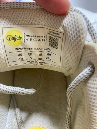 Zapatillas Buffalo Blancas con Pines