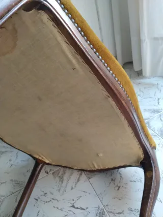 Sillón madera con asiento tapizado