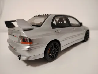 Mitsubishi Lancer evolution 8 Otto 1/18