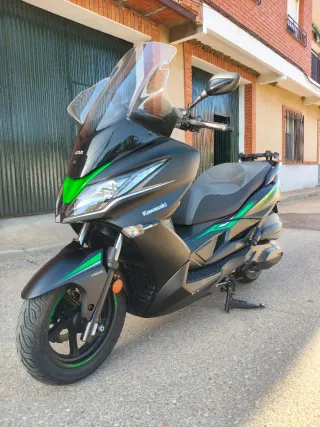 Kawasaki J300 Negra y Verde
