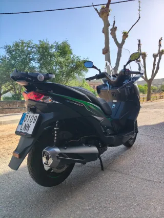 Kawasaki J300 Negra y Verde