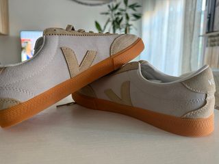 Zapatillas Volley Blancas y Beige