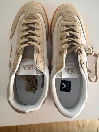 Zapatillas Volley Blancas y Beige