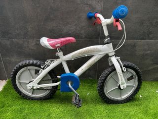 Bicicleta infantil blanca