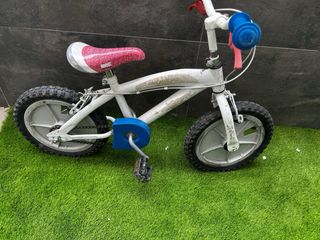Bicicleta infantil blanca