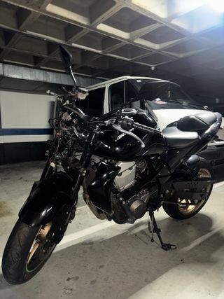 Kawasaki Z750 golpe frontal.