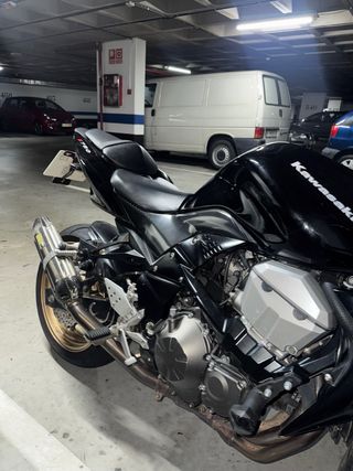 Kawasaki Z750 golpe frontal.