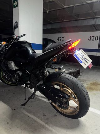 Kawasaki Z750 golpe frontal.