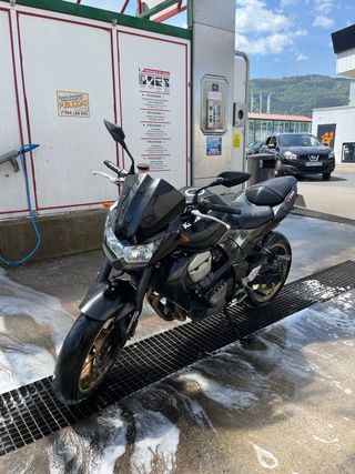 Kawasaki Z750 golpe frontal.