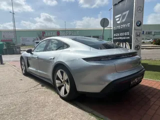 Porsche Taycan 2022