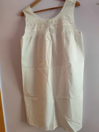Dos camisones bordados talla 18