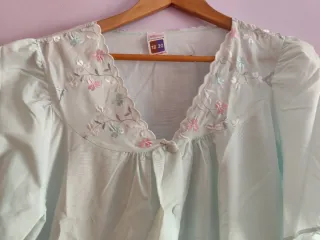 Dos camisones bordados talla 18