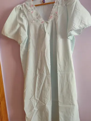 Dos camisones bordados talla 18