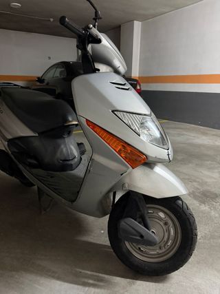 Honda Lead 100 (Solo 14.700 km) - Scooter