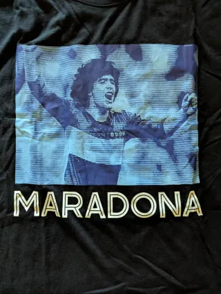 Camiseta Negra Maradona. Imagen Clásica del crack.