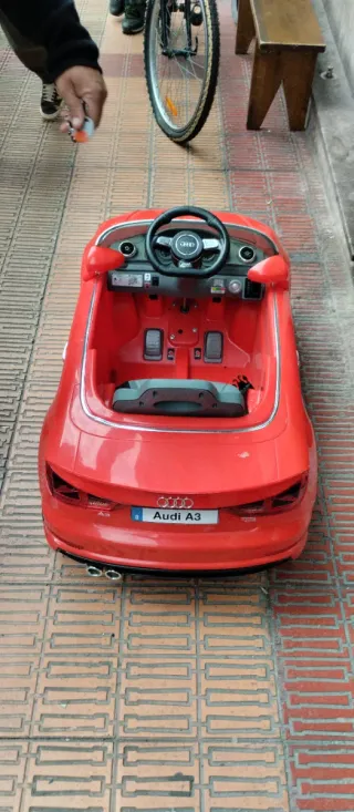 Coche eléctrico Audi A3 rojo