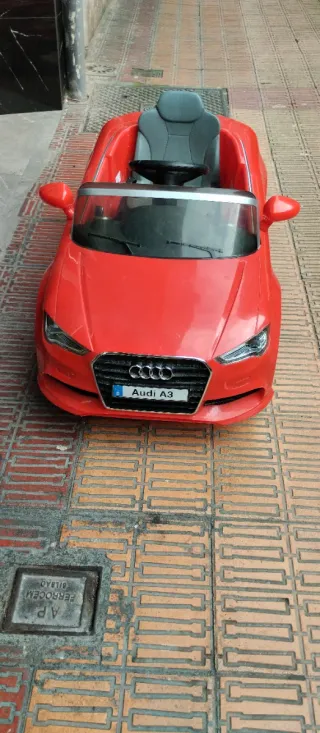 Coche eléctrico Audi A3 rojo