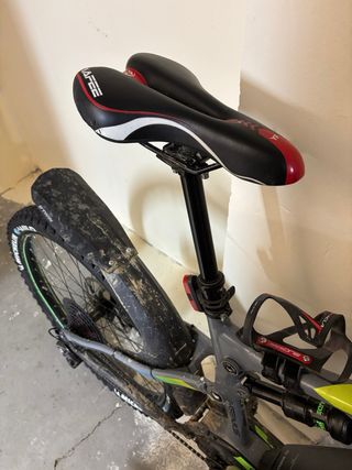 Bicicleta eléctrica de montaña