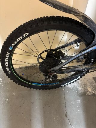 Bicicleta eléctrica de montaña