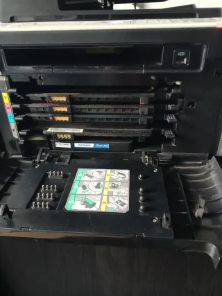 Impresora Samsung CLX-3185FN Láser Color + Escáner
