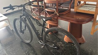 Bicicleta de montaña negra Mx 29 30