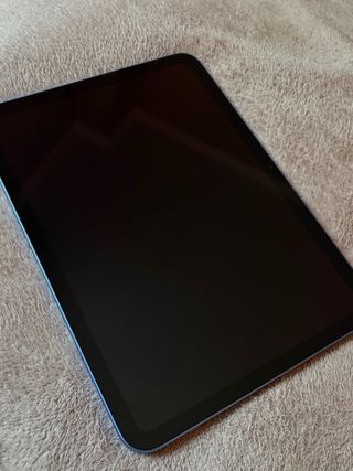 iPad 11ª gen en garantía con teclado logitech