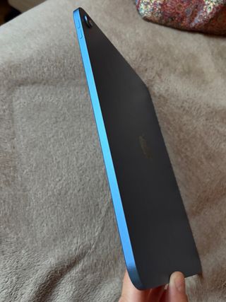 iPad 11ª gen en garantía con teclado logitech