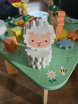 Mesa de actividades infantil de madera