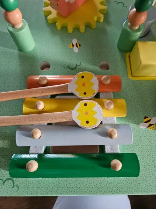 Mesa de actividades infantil de madera