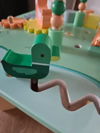 Mesa de actividades infantil de madera