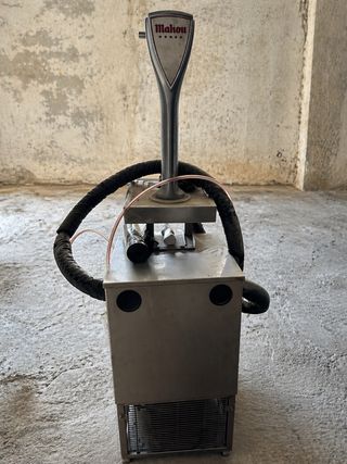Cerveza Mahou dispensador, escucho ofertas