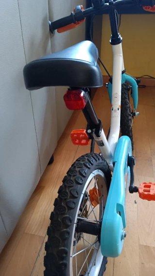 Bicicleta Infantil 14 con casco azul
