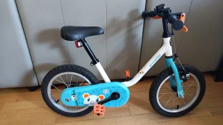Bicicleta Infantil 14 con casco azul