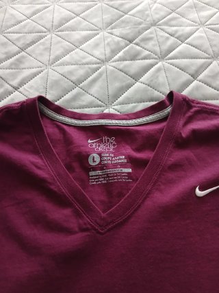 Camiseta Nike Morada V-Neck