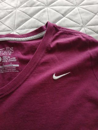 Camiseta Nike Morada V-Neck