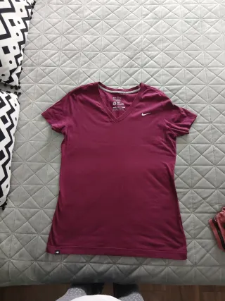 Camiseta Nike Morada V-Neck