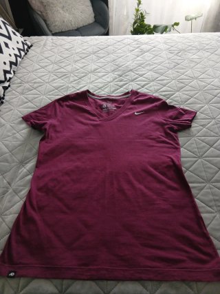 Camiseta Nike Morada V-Neck