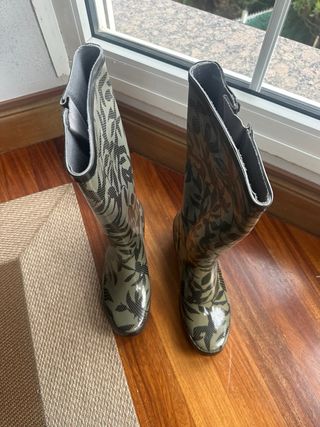 Botas de agua verdes con estampado