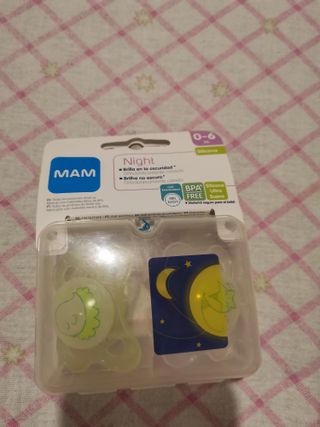 Chupete MAM Night 0-6 meses con caja