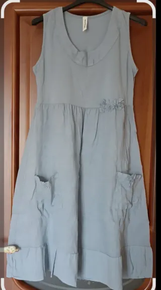 Vestito smanicato in lino grigio