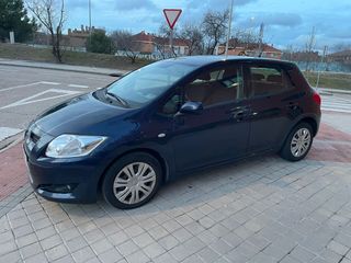 Toyota Auris 2.0D-4D Luna 5p